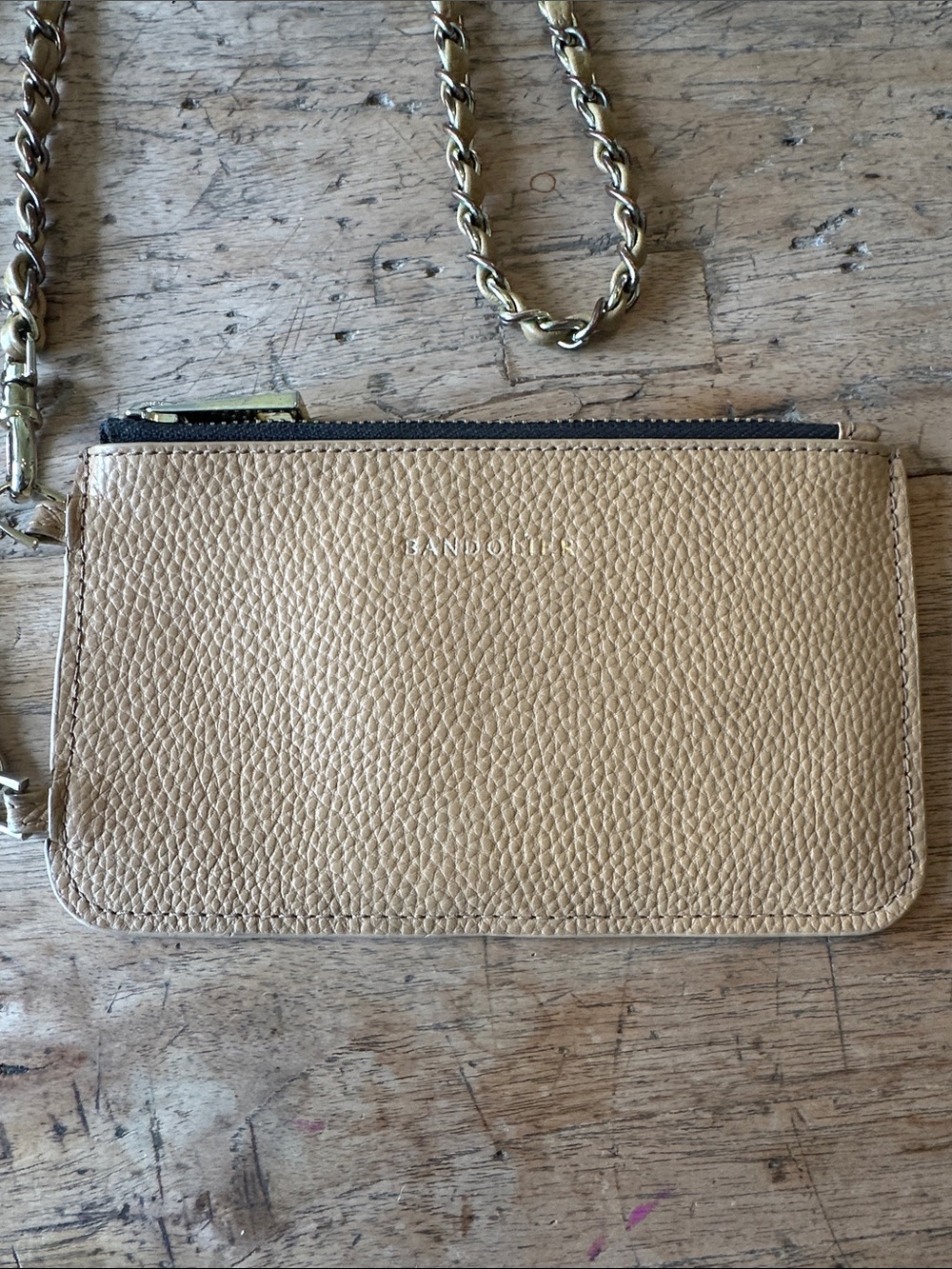 Bandolier Tan Pebbled Leather Zip Pouch Crossbody Gold/Brass Chain Strap - Picture 3 of 6